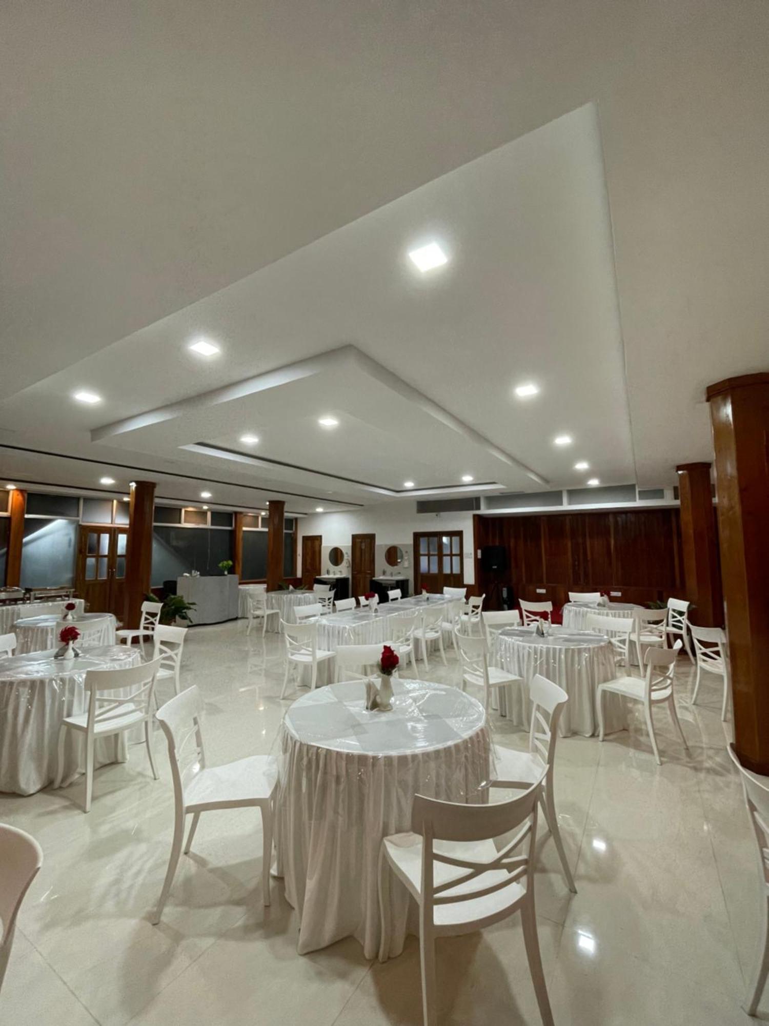 2K Hotel Kohima Екстер'єр фото