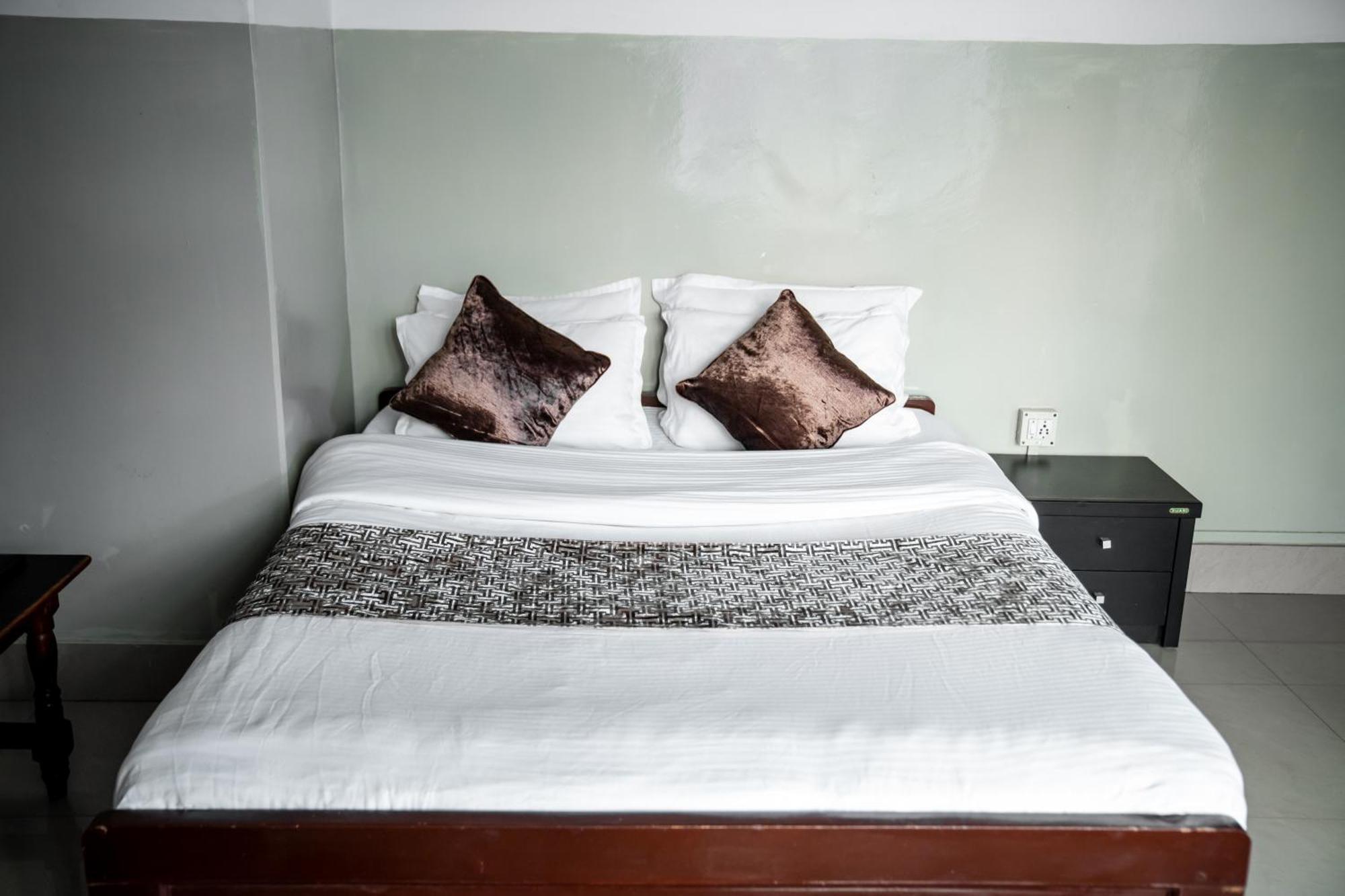 2K Hotel Kohima Екстер'єр фото