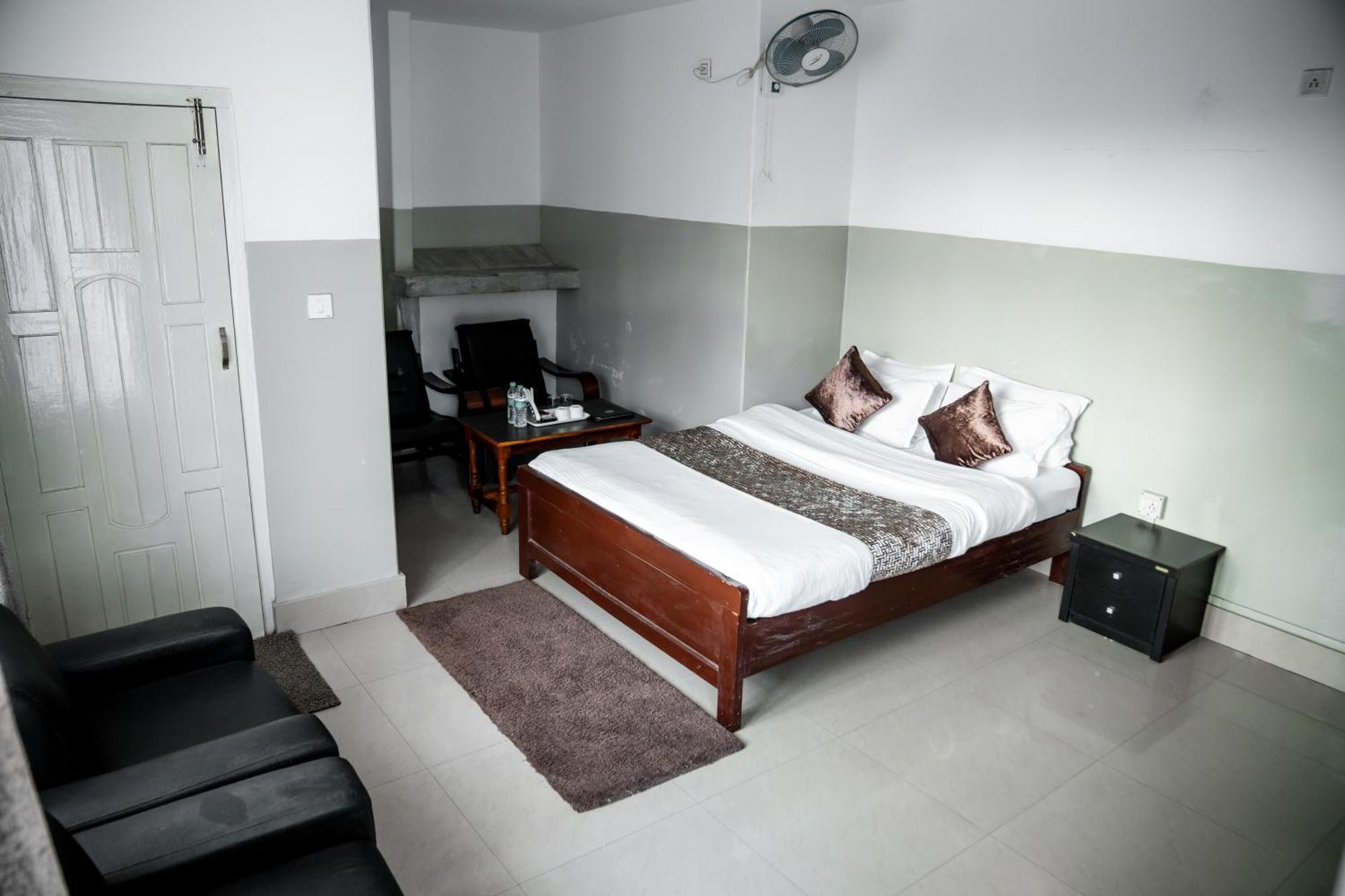 2K Hotel Kohima Екстер'єр фото