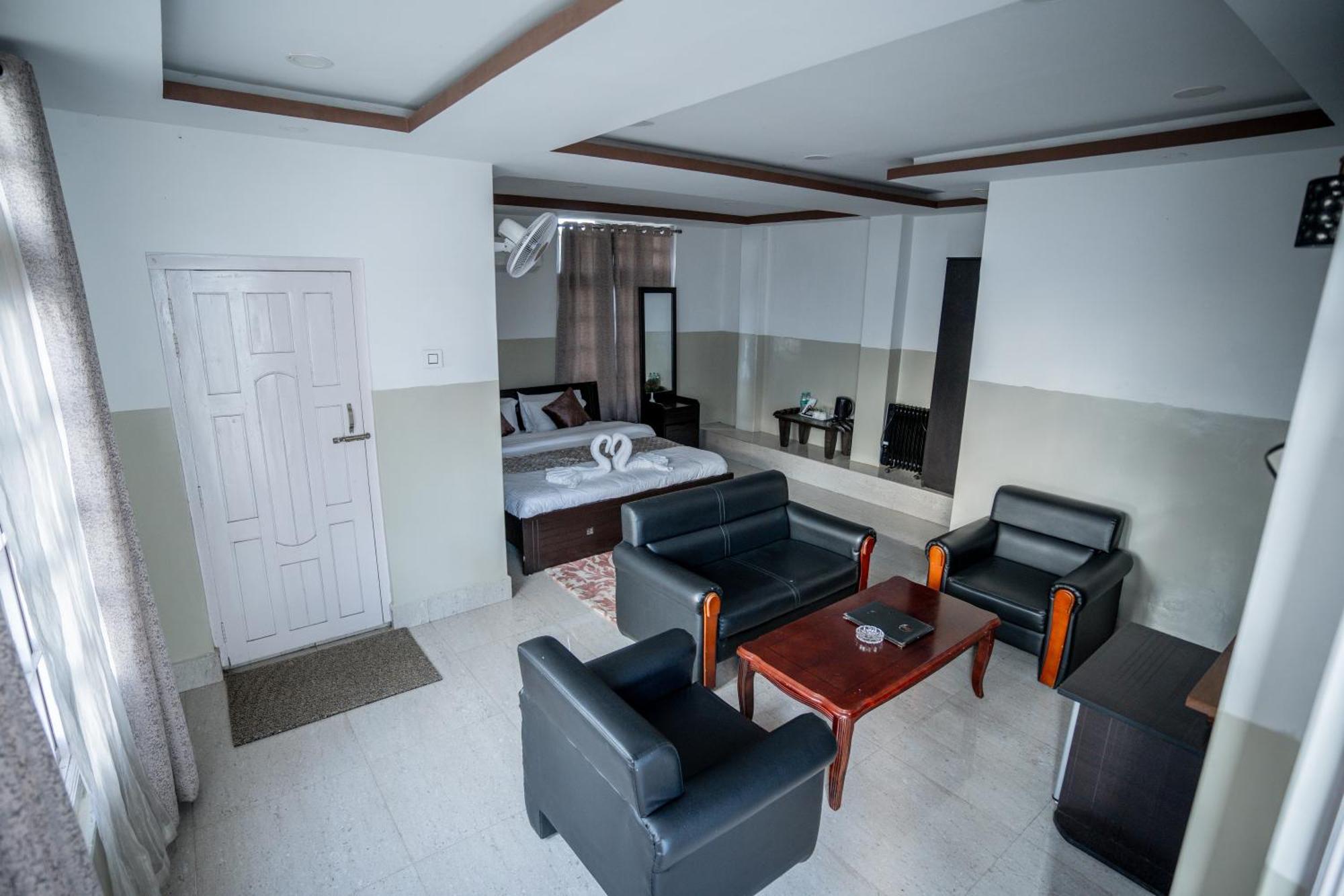 2K Hotel Kohima Екстер'єр фото