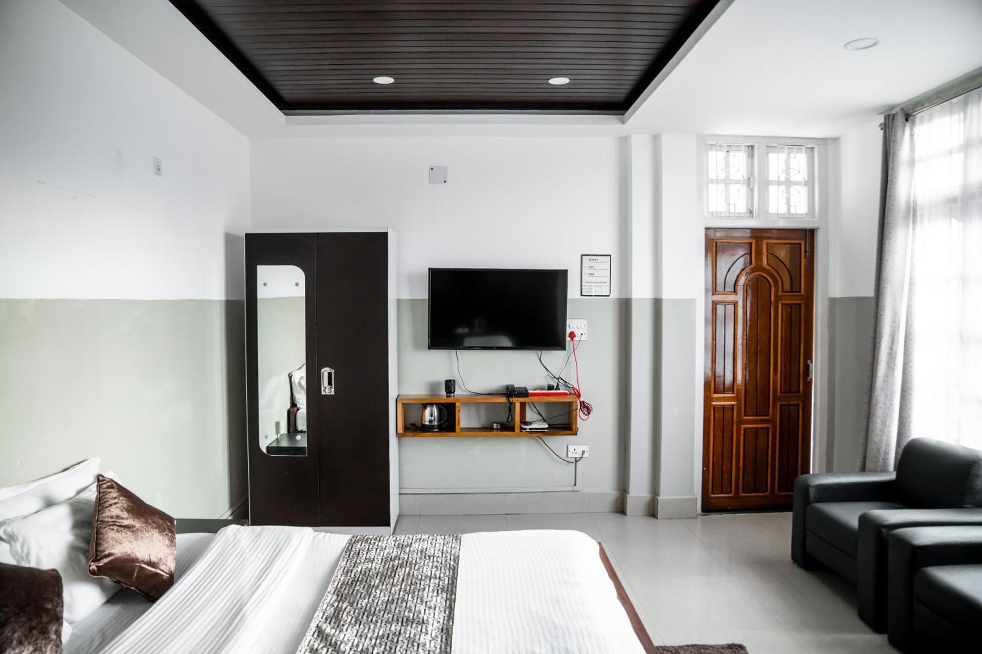 2K Hotel Kohima Екстер'єр фото