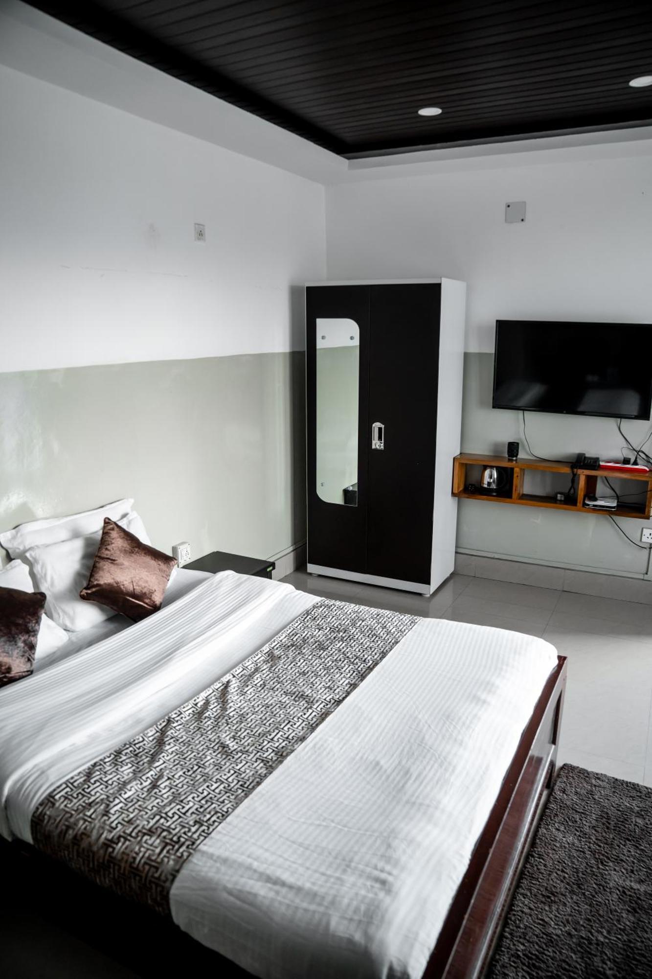 2K Hotel Kohima Екстер'єр фото
