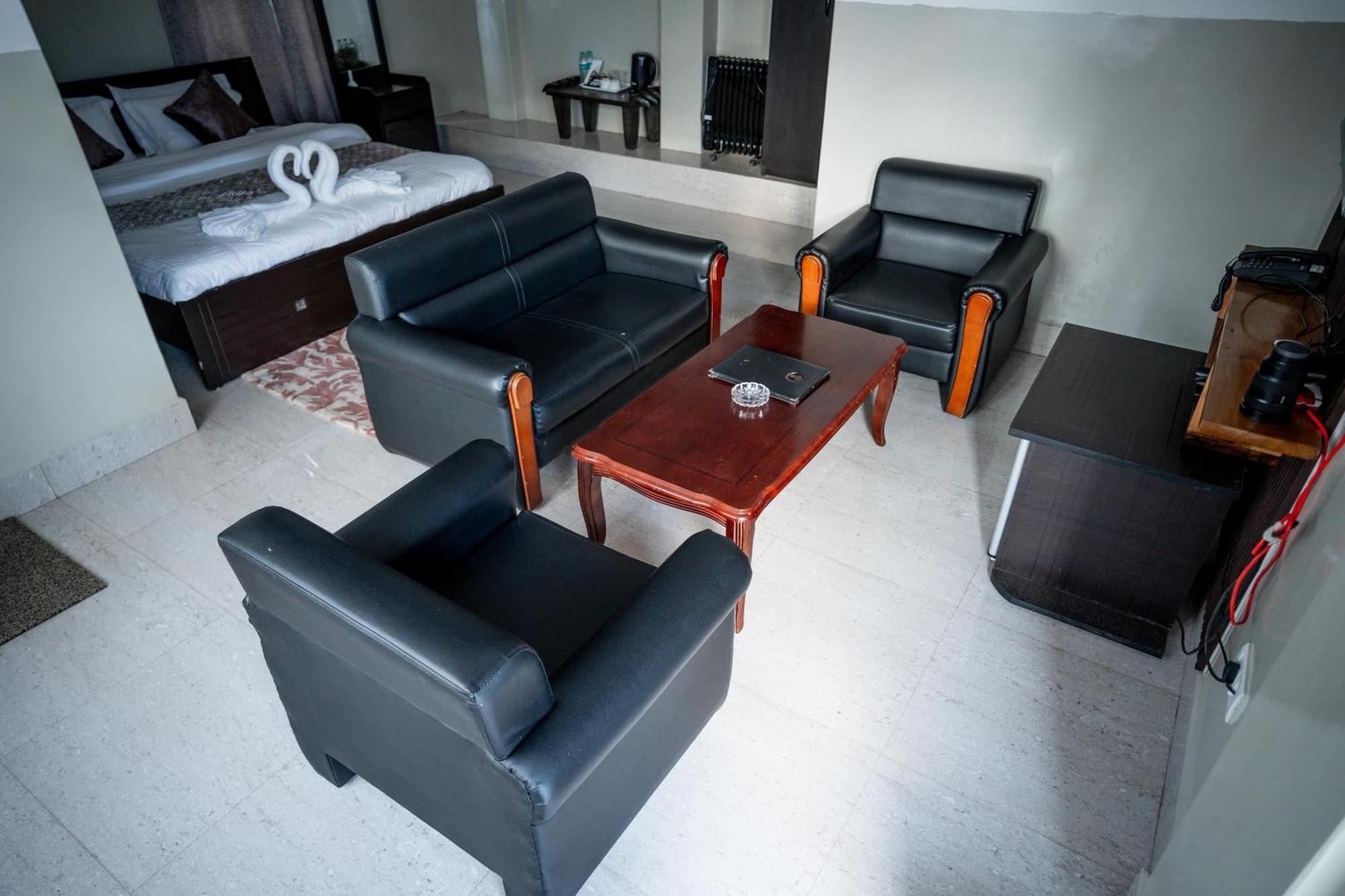 2K Hotel Kohima Екстер'єр фото